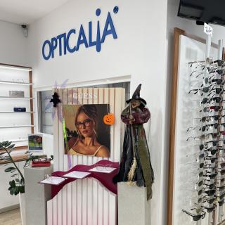 ✨🕸️ Halloween com estilo na Opticalia da Branca! 🎃👓