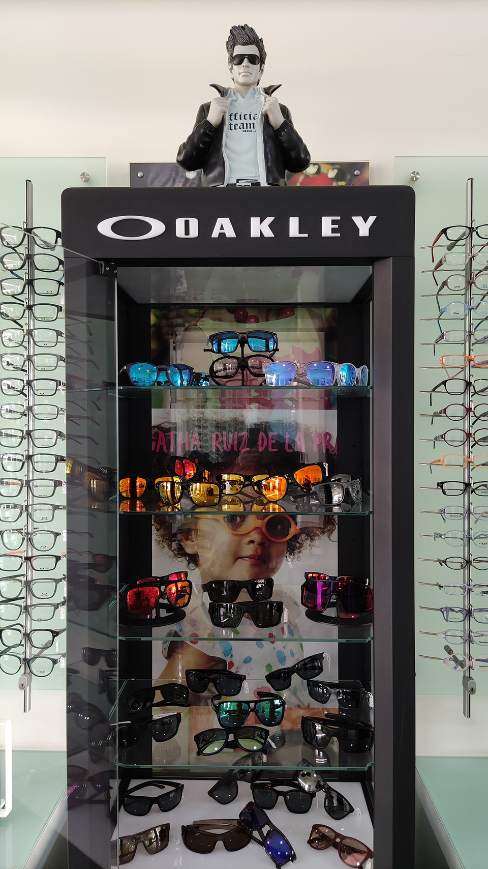 OAKLEY