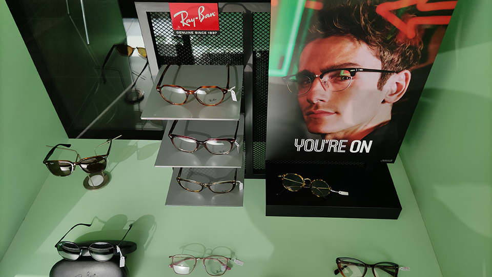 RAY BAN
