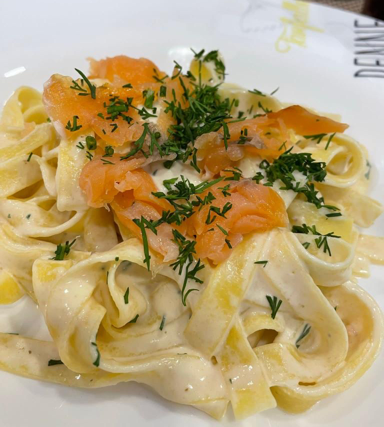 Tagliatelle Al Salmone Affumicato